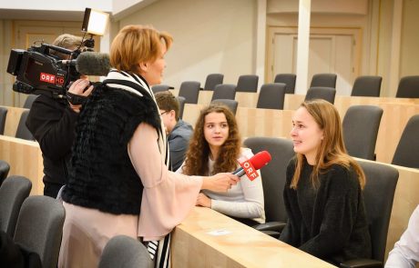 TeilnehmerInnen Jugendparlament im Großen Redoutensaal