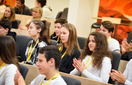 TeilnehmerInnen Jugendparlament im Großen Redoutensaal